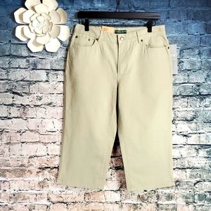 Lauren Jeans Company | Classic Mid-Calf Light Fatigue Green Chino Capri Pants